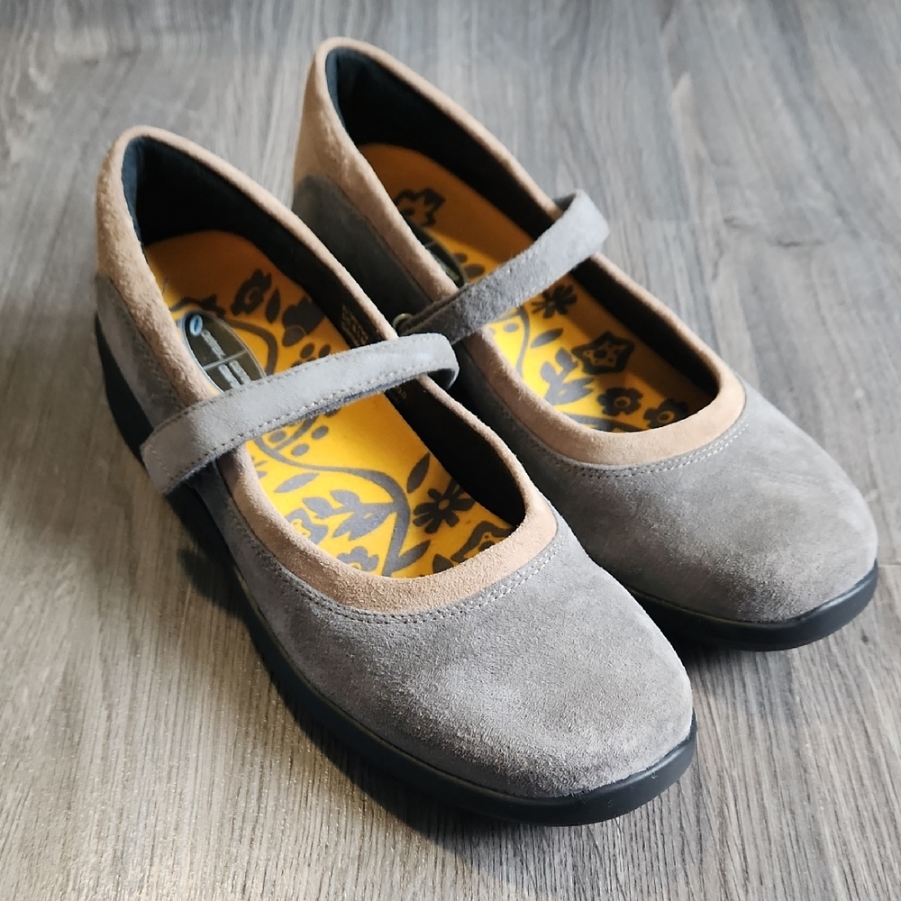 Aetrex Julia grey and beige Mary Jane's, size 8.5